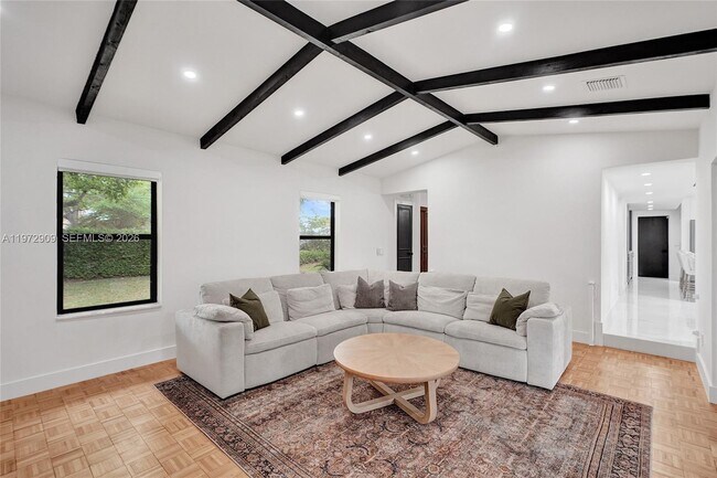 Building Photo - 9901 SW 79th Ave