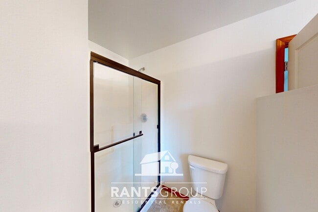 Building Photo - Spacious Pet-Free 4+ Bedroom Home in Lacey!