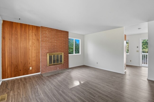 Building Photo - 5Bd/2Ba Bellevue Home