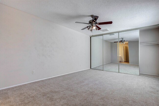 Building Photo - 2952 Meadowgrass Ln