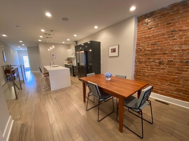Building Photo - 3015 Warder St NW