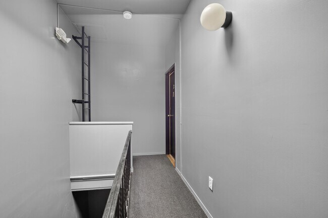 Building Photo - 540 Bramhall Ave