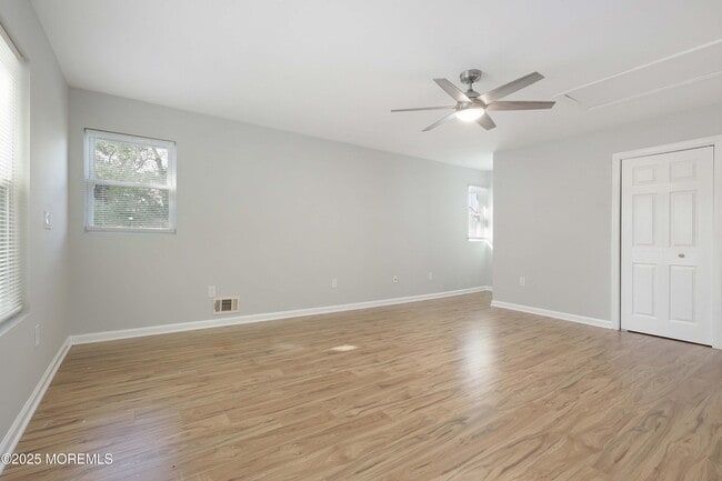 Building Photo - 811 Shore Concourse