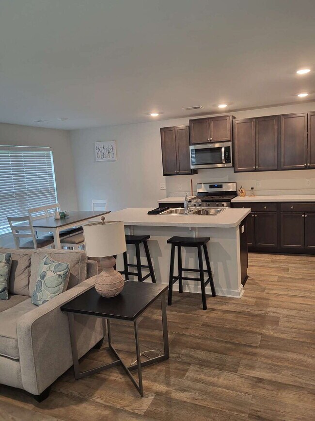 Building Photo - "Spacious Fully Furnished 4-Bedroom Townhouse in Summerville with 3 Full Baths – Your Perfect Fam...