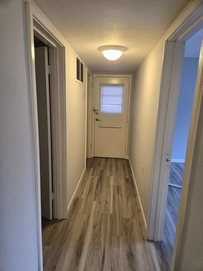 Hallway facing rear - 2915 Bayview Blvd