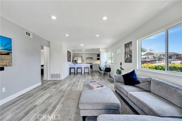 Building Photo - 4612 Via Vista Cir