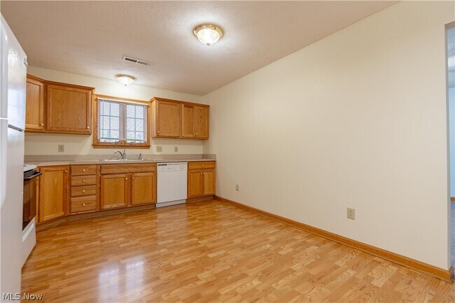Building Photo - 2919 Cliftmont Ave NE