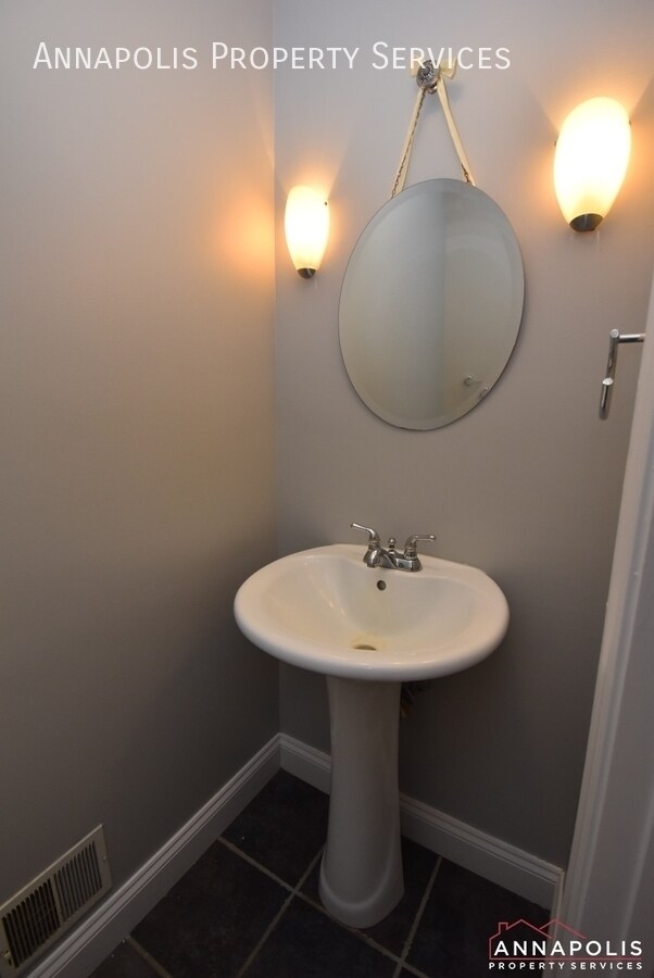 Building Photo - 1605 Rockhold Rd