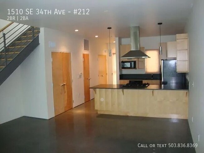 Building Photo - Spacious 2-Bedroom Condo in the Heart of H...