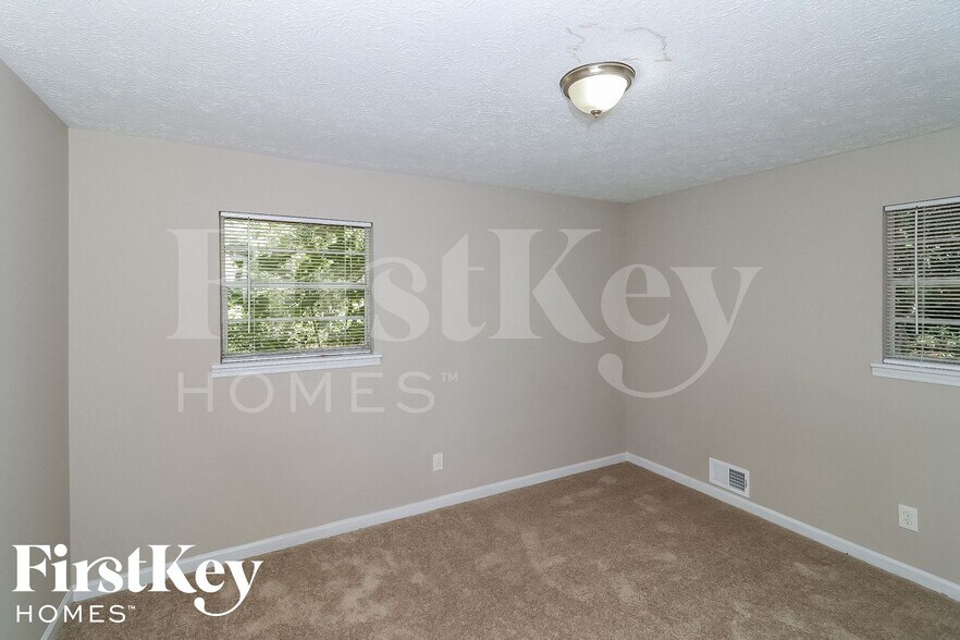 Building Photo - 3960 Watkins Way