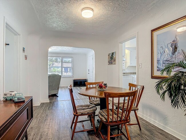 Building Photo - 137 S Franklin St