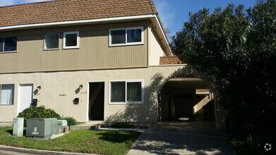 Building Photo - UTC Duplex 1475 Sq Ft 3 bedroom 1.5 ba woo...