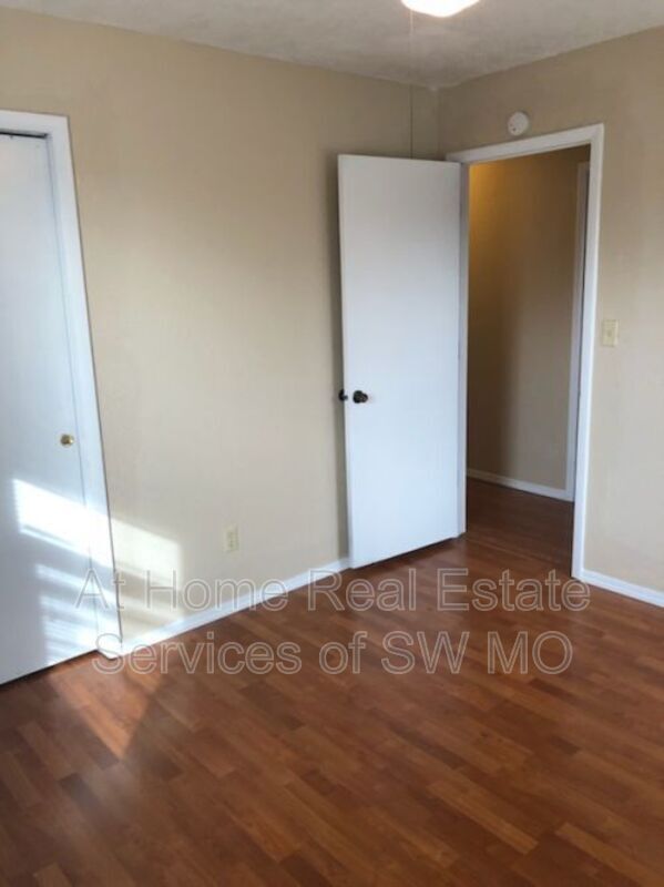 Building Photo - 3231 W Olive St