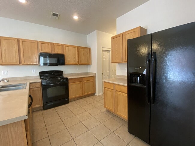 Building Photo - GATED COMMUNITY - 2 Story Townhouse - All BR Upper Level