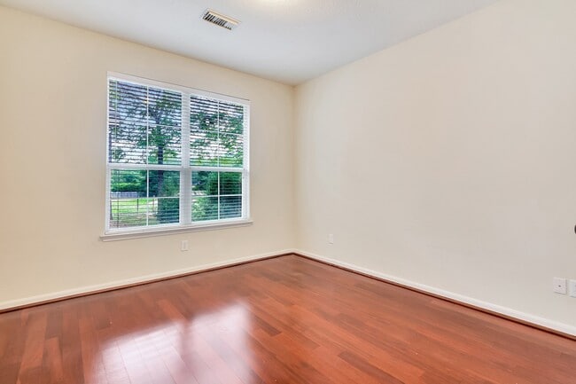 Building Photo - 31 Middle Gate Pl