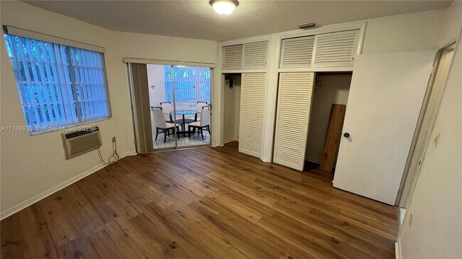 Building Photo - 1701 NE Miami Gardens Dr