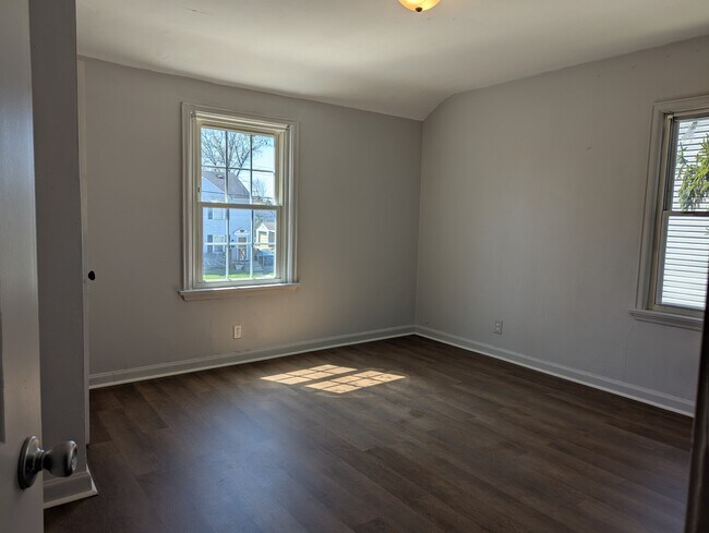 Building Photo - 1614 E Whittier St