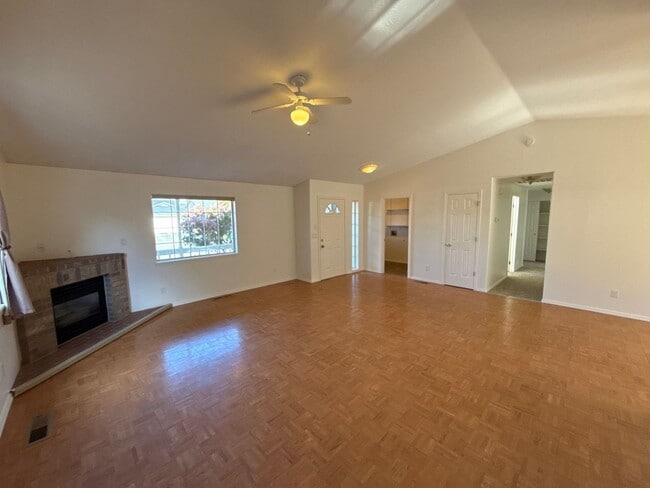 Building Photo - 1843 Olympic Dr E