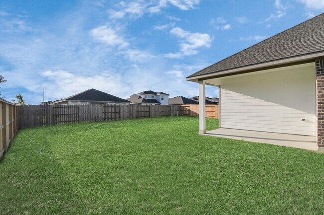 Building Photo - Elm