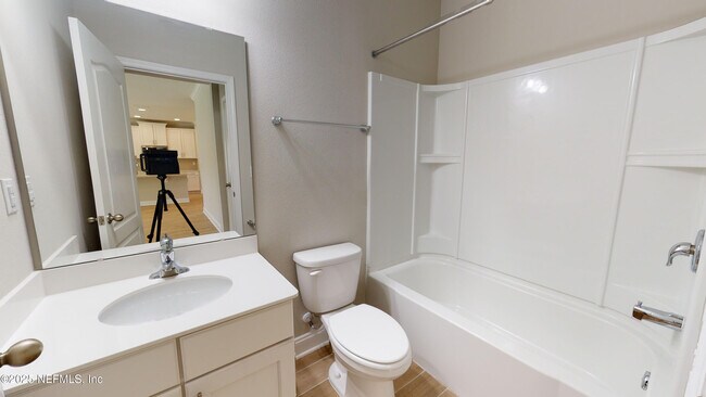 Building Photo - 1025 Wilmot Pl