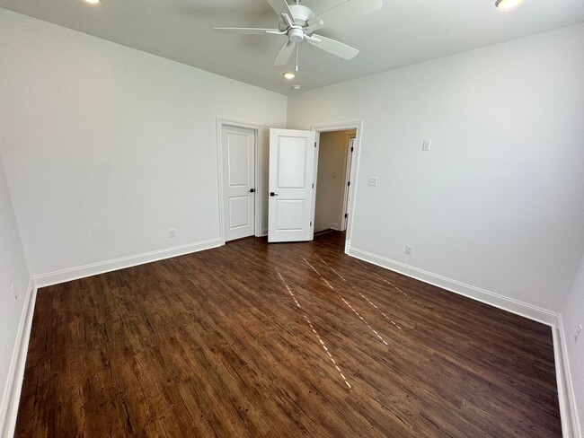 Building Photo - 3BR/3.5BA For Rent in South Grove