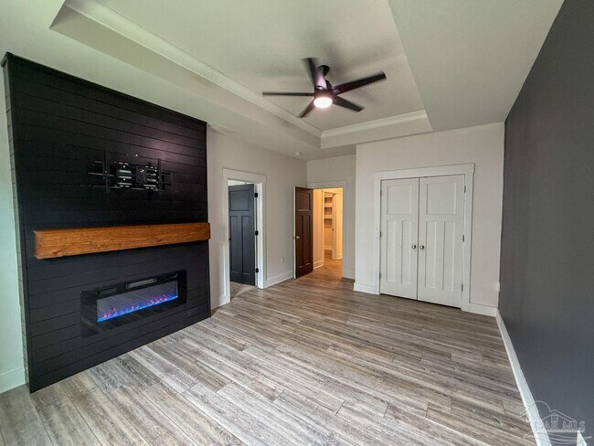 Building Photo - 6169 Jenks Dr