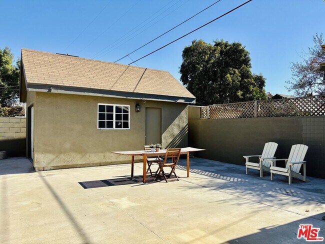 Building Photo - 2130 W 29th Pl