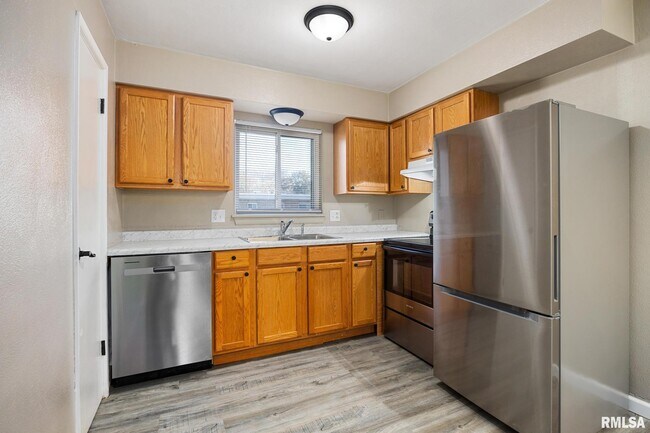 Building Photo - 2913 W Cannes Dr