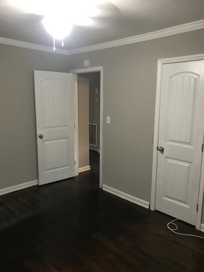 Building Photo - LARGE 3 bedroom + flex room,  2 bath home!!!