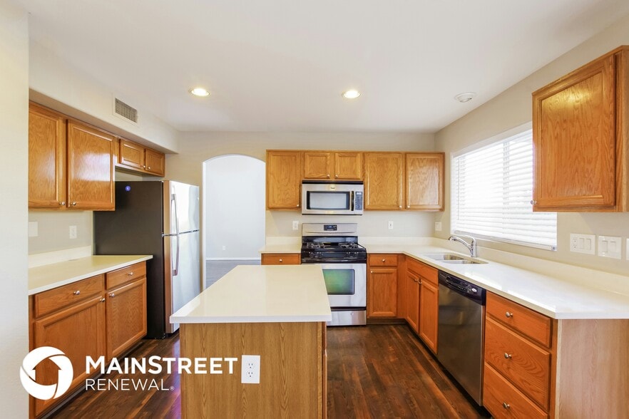 Building Photo - 10878 W Lone Cactus Dr