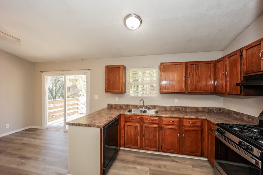 Building Photo - 2465 Fairway Cir SW