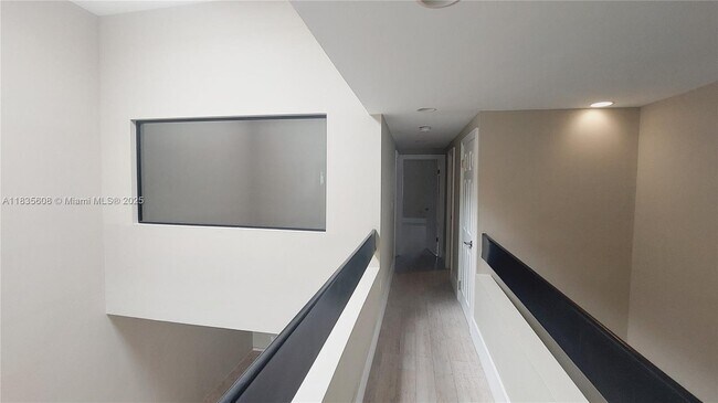 Building Photo - 350 Poinciana Island Dr