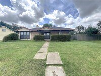 Building Photo - 404 Lincoln Dr