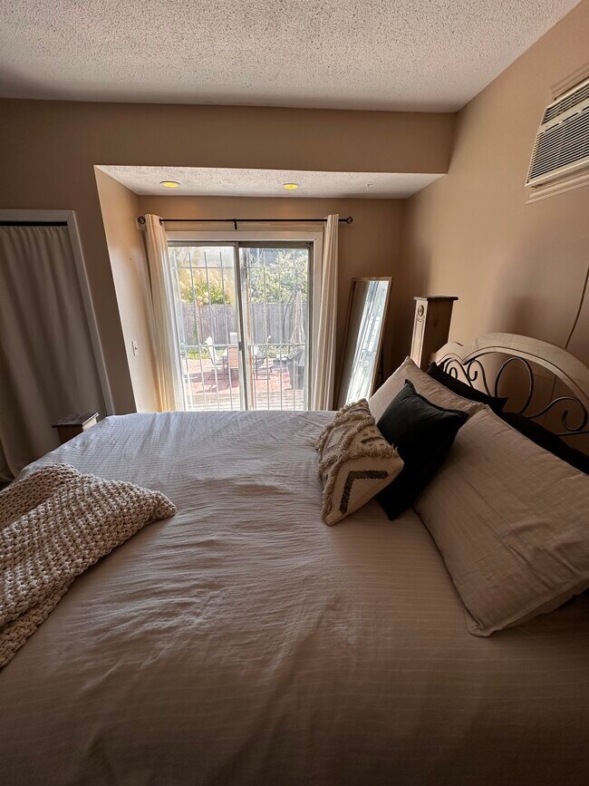 Building Photo - 853 Townsend Ave