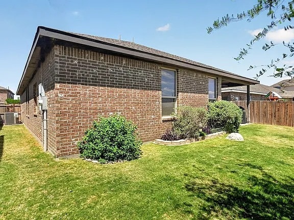 Building Photo - Comfy 3 Bed/2 Bath Midland Home with all appliances, backyard, attached garage, 6 min to grocery ...
