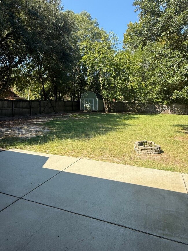 Building Photo - Beautiful 3 Bedroom