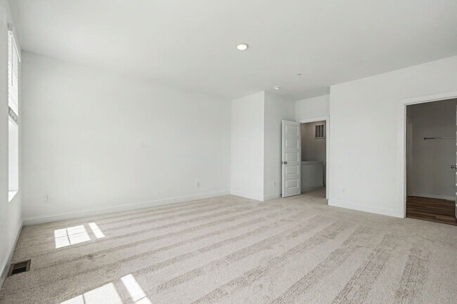 Building Photo - 705 Grove Edge Ln