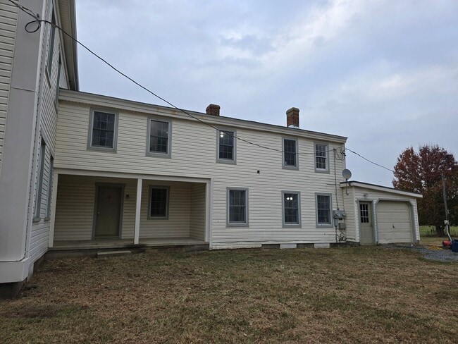 Building Photo - 3 Bedroom 1.5 Bath Located in Middletown