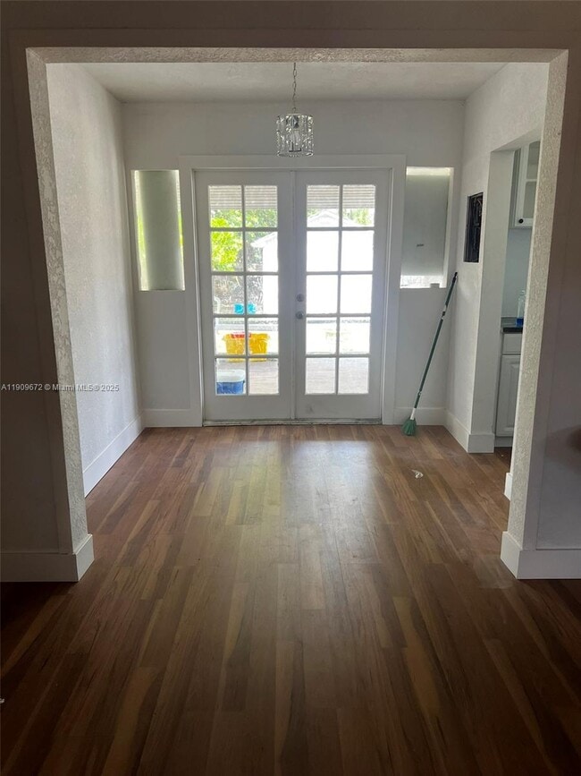 Building Photo - 707 N J St