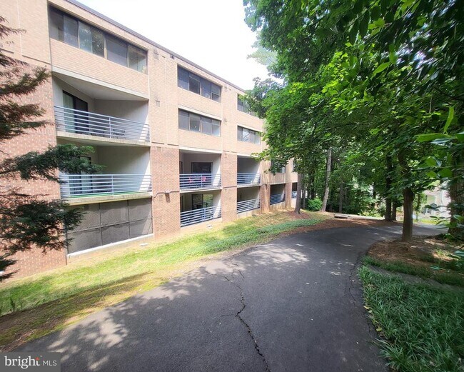 Building Photo - 1951 Sagewood Ln