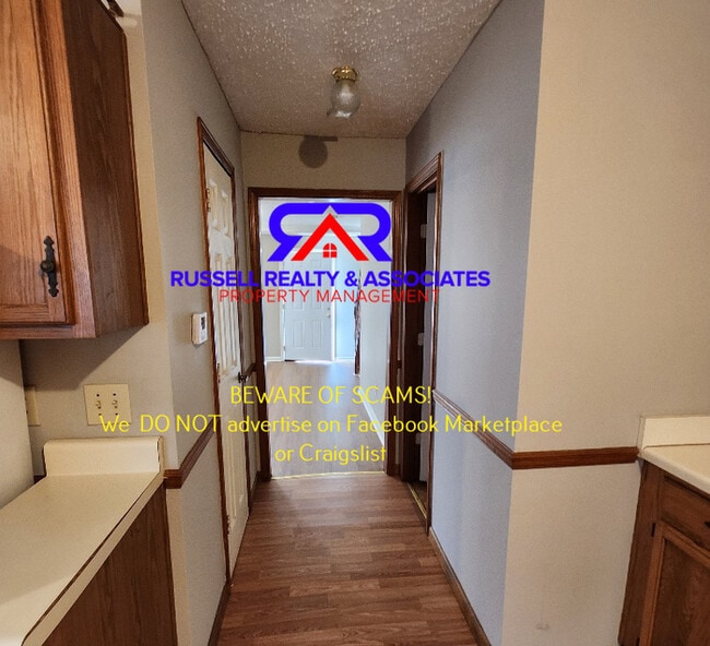 Building Photo - Center Point Townhome