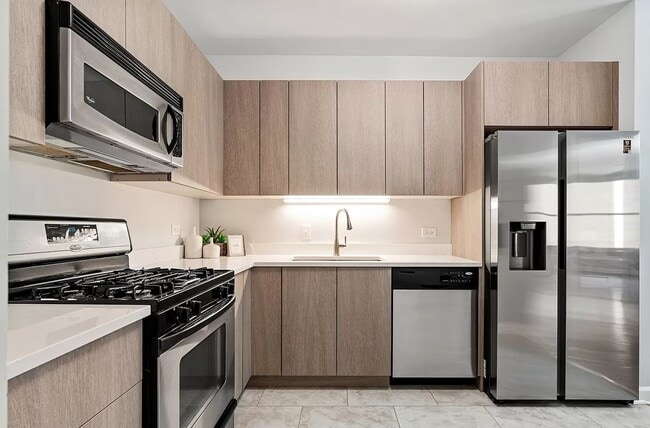 Building Photo - Elegant & Spacious unit for Rent