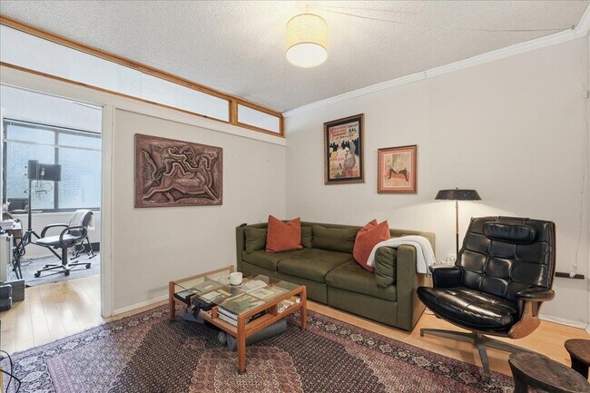 Building Photo - 45 River Dr S