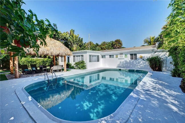 Building Photo - 10 S Swinton Cir