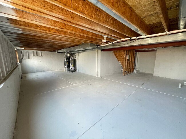 Building Photo - Renovated Home with A/C!