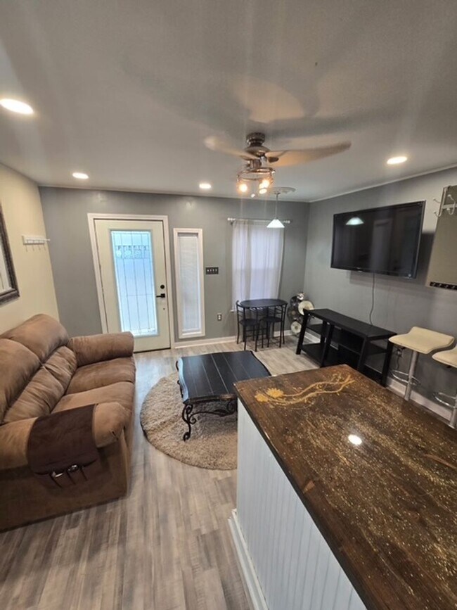 Building Photo - Maryville 37804 - Brand New 1 bedroom, 1 bath in the Heart of Maryville - Contact Troy Adams (865...