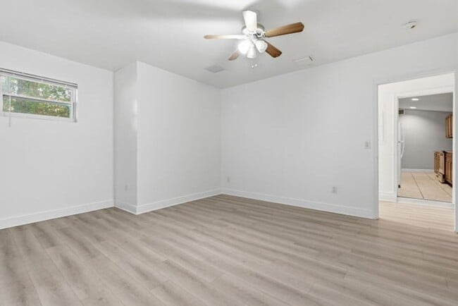 Building Photo - 1029 Staghorn St