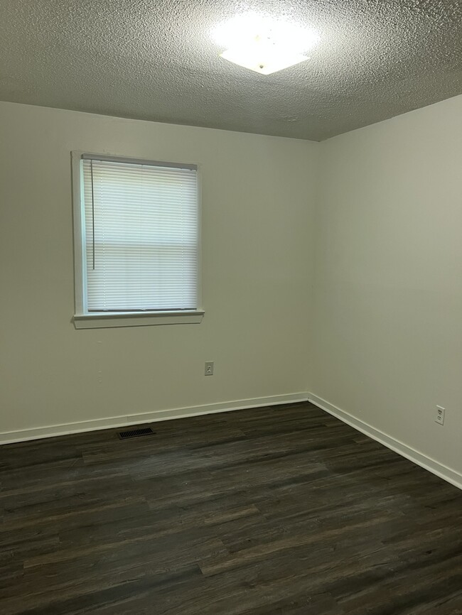 Building Photo - 412 Timmy Ln