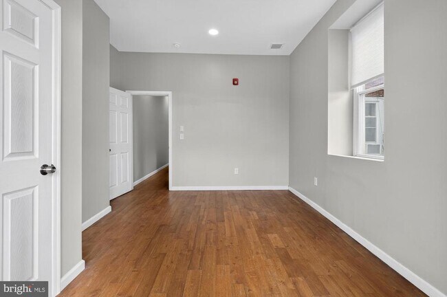 Building Photo - 4420 Chestnut St