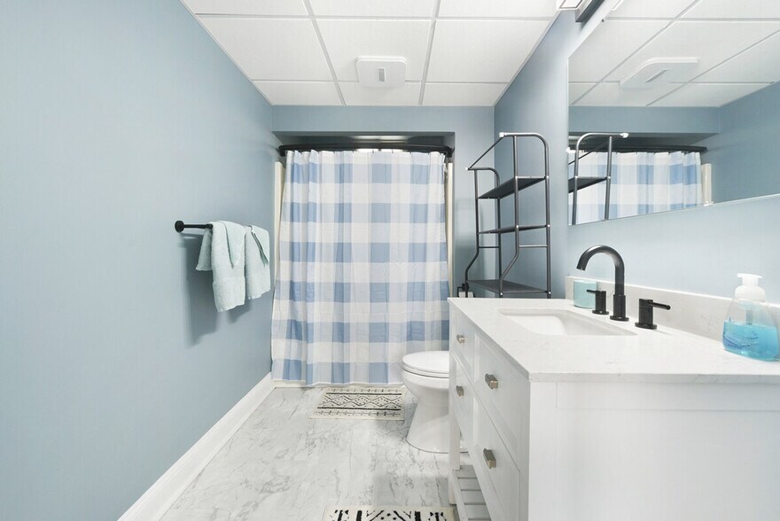 Building Photo - 444 Oneida St